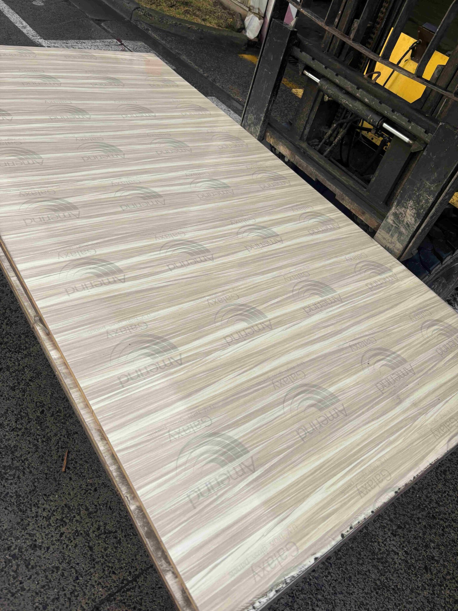 Clearance | MDF Sheeting 18mm MR Caramel Swirl | 2400 x 1200mm