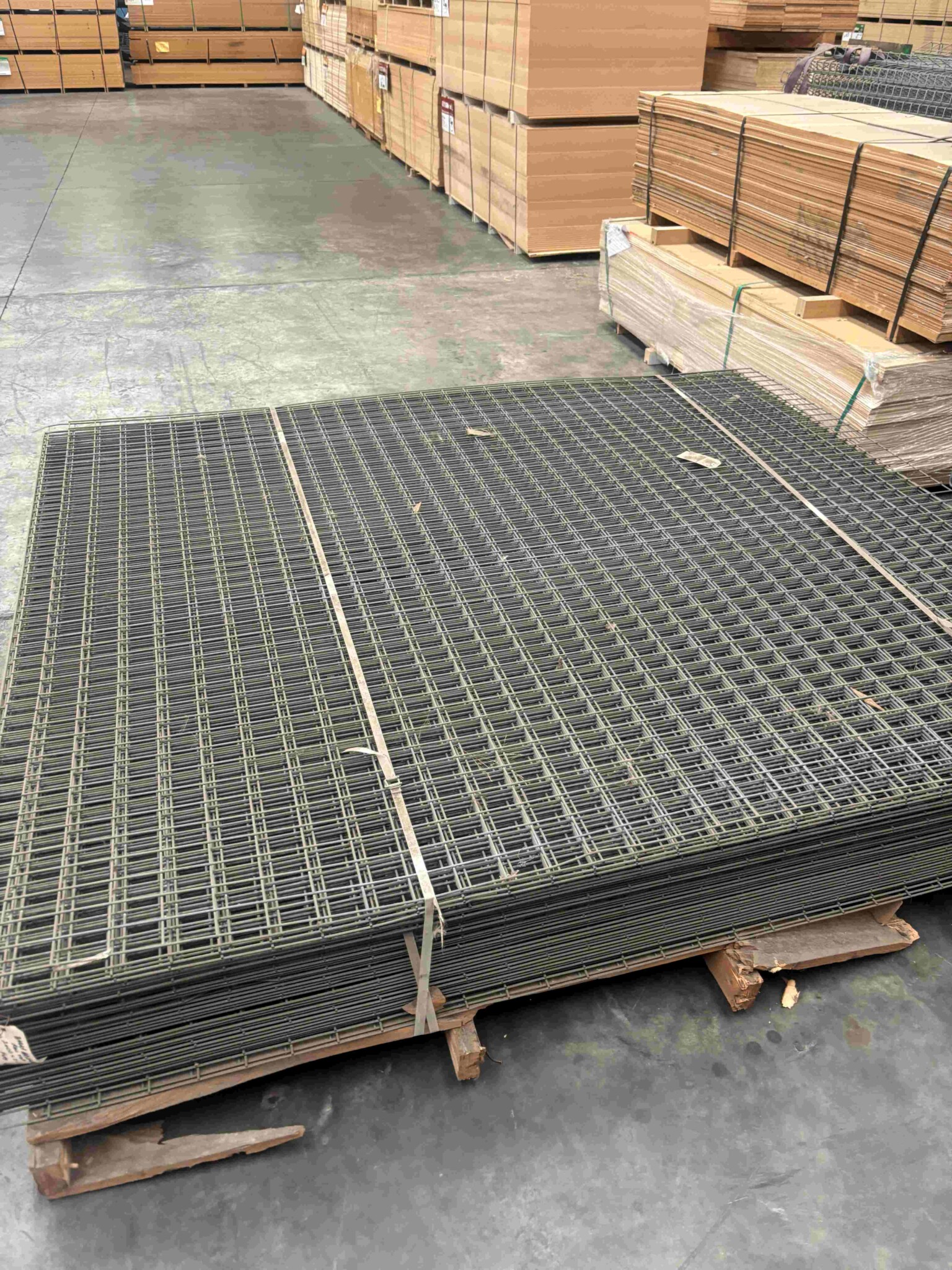General Purpose Galvanised Mesh Sheet โ 2400(W) x 2125(H)mm | 75 x 50 x 4mm wire